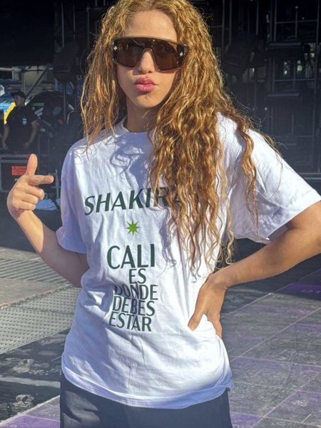 Shakira encendió a Cali y dio inicio a su gira mundial Shakira encendió a Cali y dio inicio a su gira mundial