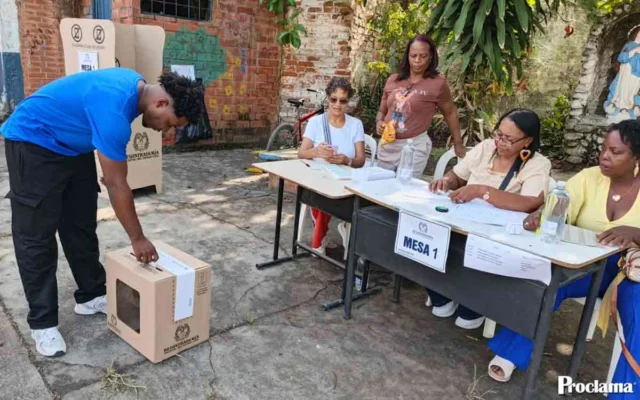Masiva participación de los jóvenes en la jornada electoral en Villa Rica Masiva participación de los jóvenes en la jornada electoral en Villa Rica