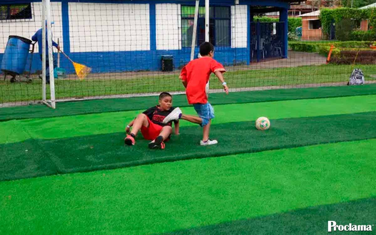 Cali avanza en la recuperación de canchas sintéticas en sus barrios Cali avanza en la recuperación de canchas sintéticas en sus barrios