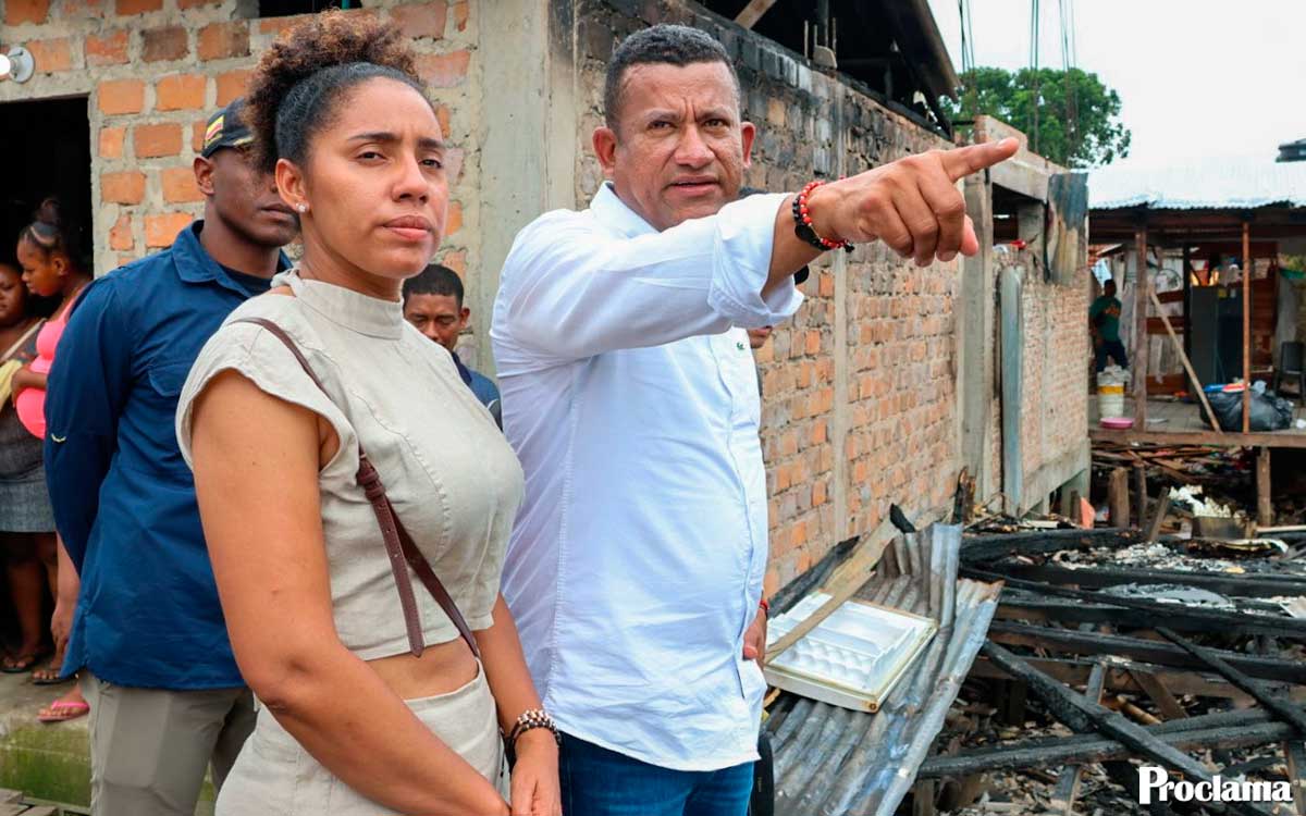 Gobernador entrega ayudas humanitarias en Tumaco