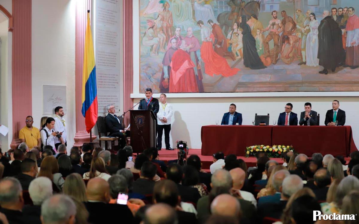 Gregorio Eljach recibe distinciones en el Cauca