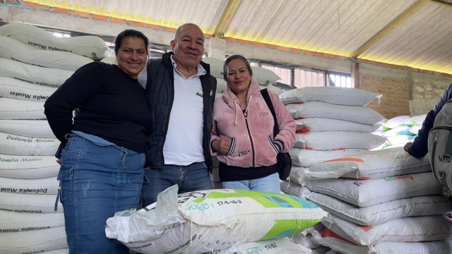 Nilson Liz oficializa candidatura campesina al Senado. Nilson Liz oficializa candidatura campesina al Senado.
