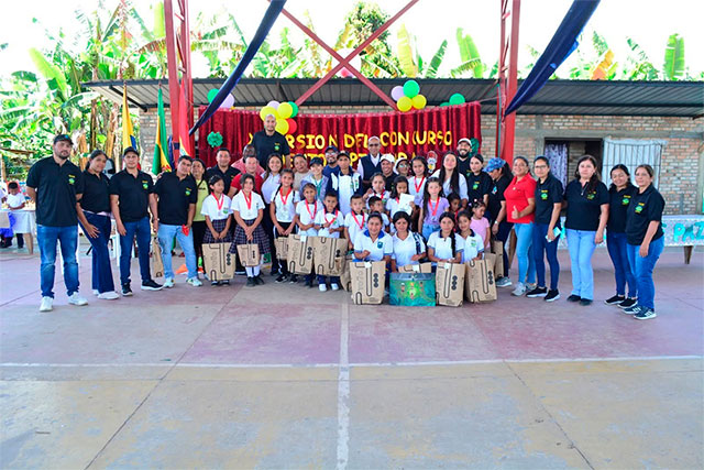 Niños tambeños celebran la lectura y el arte Niños tambeños celebran la lectura y el arte