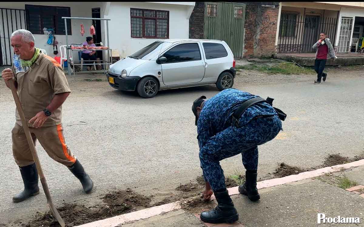 Policía y comunidad recuperan entorno de Agua Clara Policía y comunidad recuperan entorno de Agua Clara