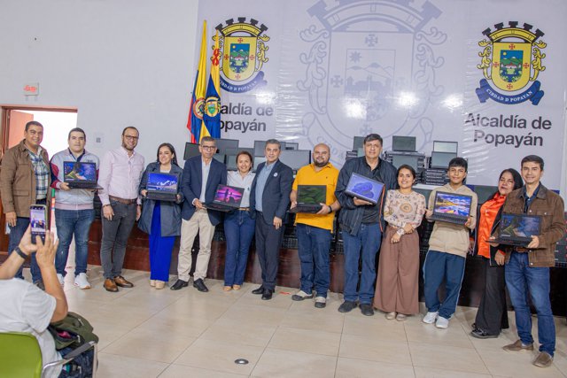 Popayán entrega 120 computadores para fortalecer procesos educativos Popayán entrega 120 computadores para fortalecer procesos educativos