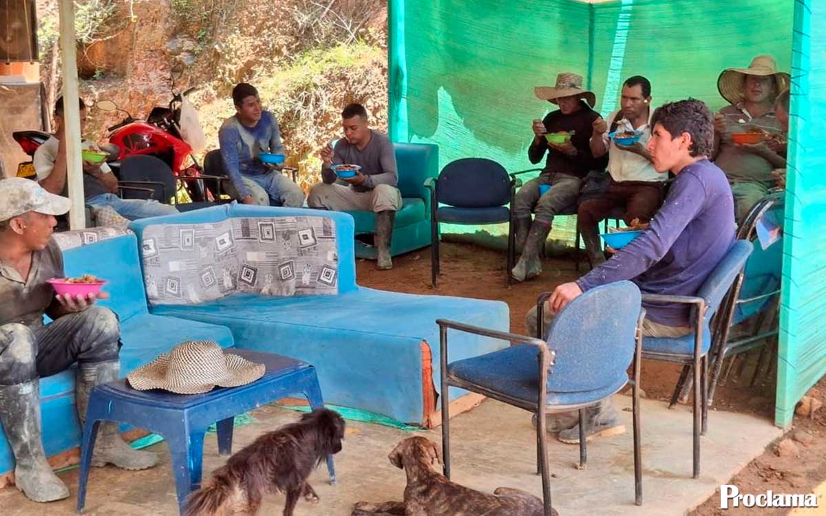Suárez concluye nuevo tramo de placa huella en Los Robles