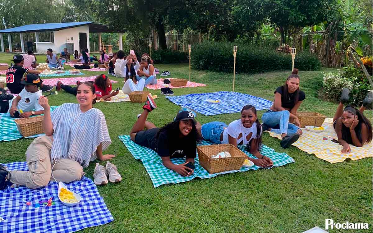 Villa Rica realiza picnic nocturno para jóvenes bajo las estrellas