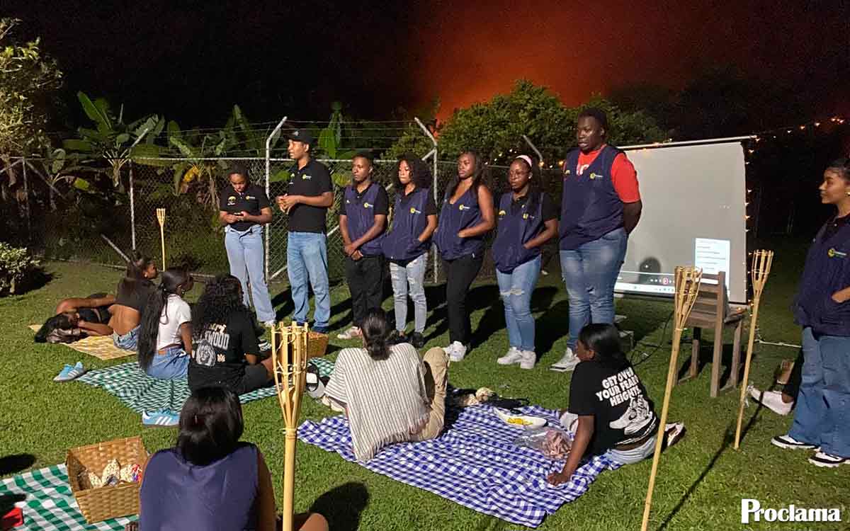 Villa Rica realiza picnic nocturno para jóvenes bajo las estrellas