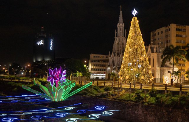 140 millones de luces iluminan la Sucursal de la Navidad - Cali