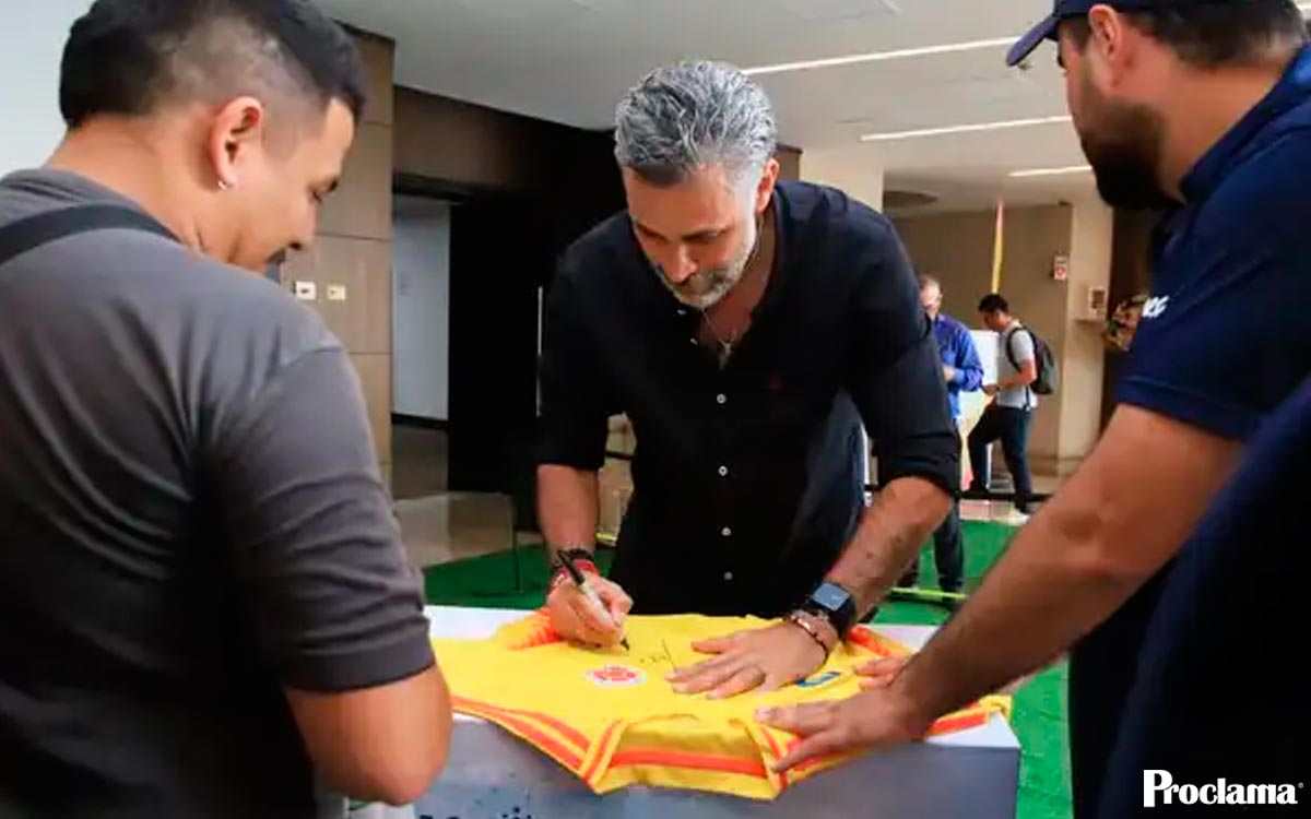 Cali despide a Mario Yepes entre capitanes