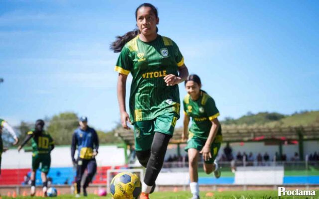Silvia proyecta su fútbol femenino con referentes nacionales