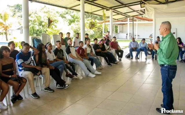 Miranda abre diálogo directo con su juventud