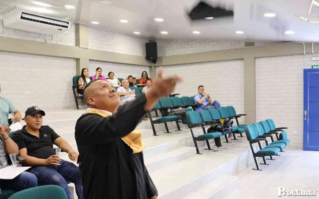 Bachillerato para firmantes de paz en Miranda