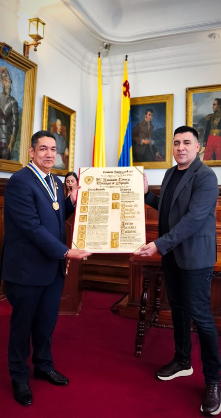 Rector de UNIMAYOR recibe el Gran Escudo del Concejo Municipal de Popayán